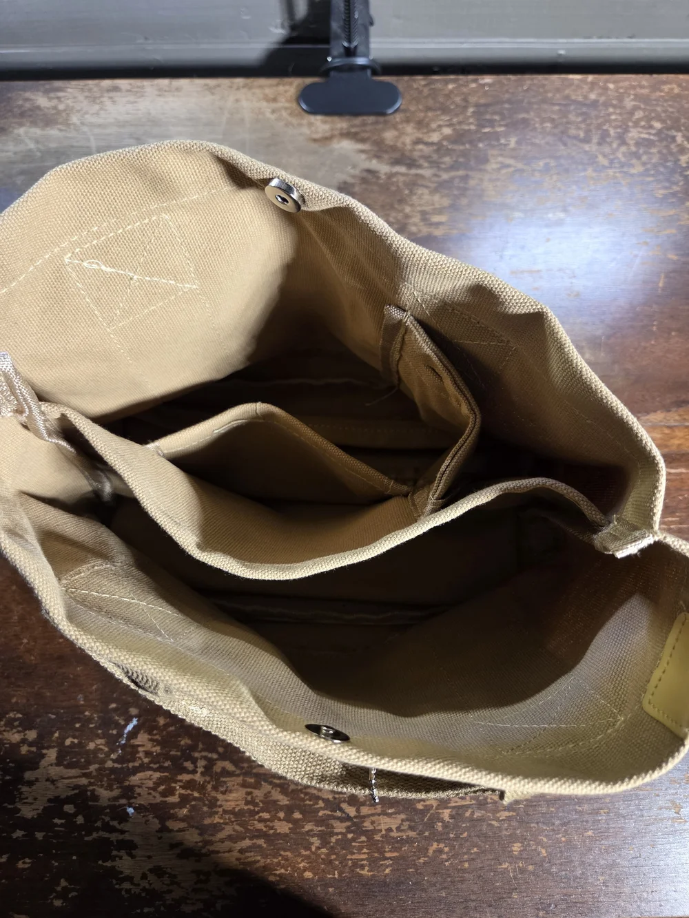 Rose Noire durable tan